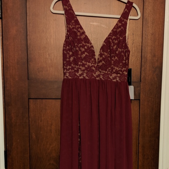Brand- New Lulu's slit lace gown - Picture 2 of 4